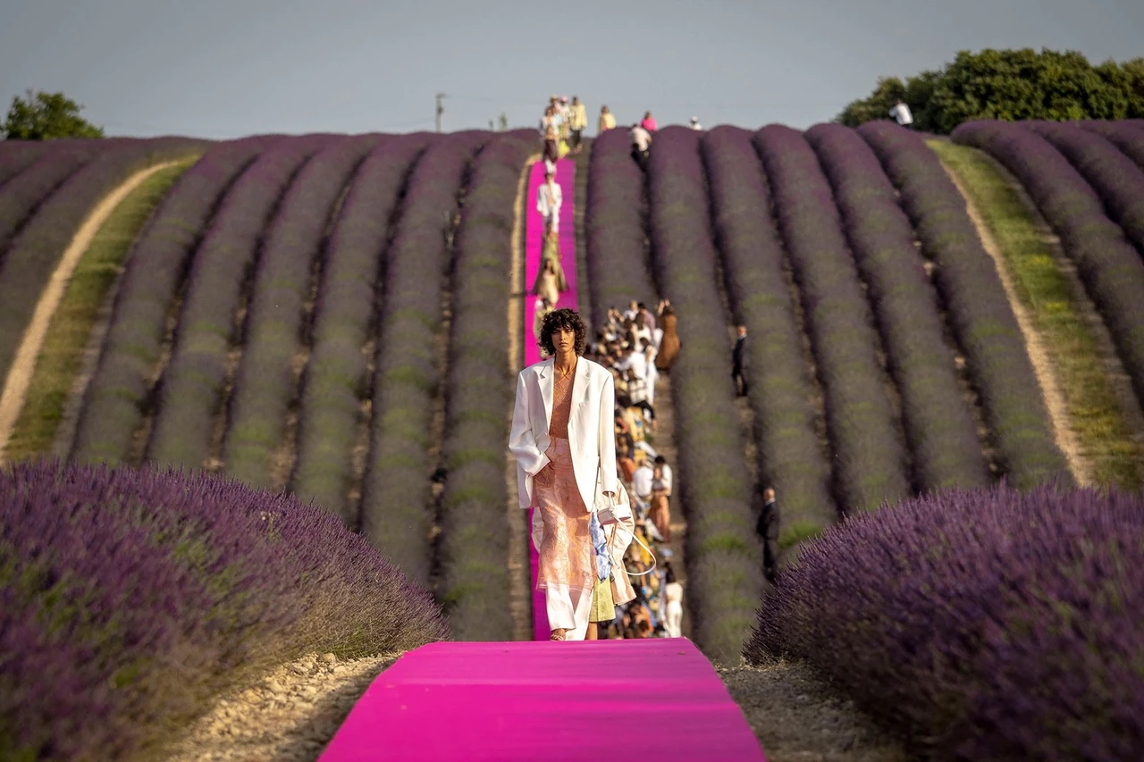 Jacquemus бренд: сонце Провансу на подіумі